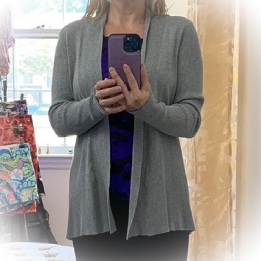 💕Like New Gray Dana Buchman Cardigan💕